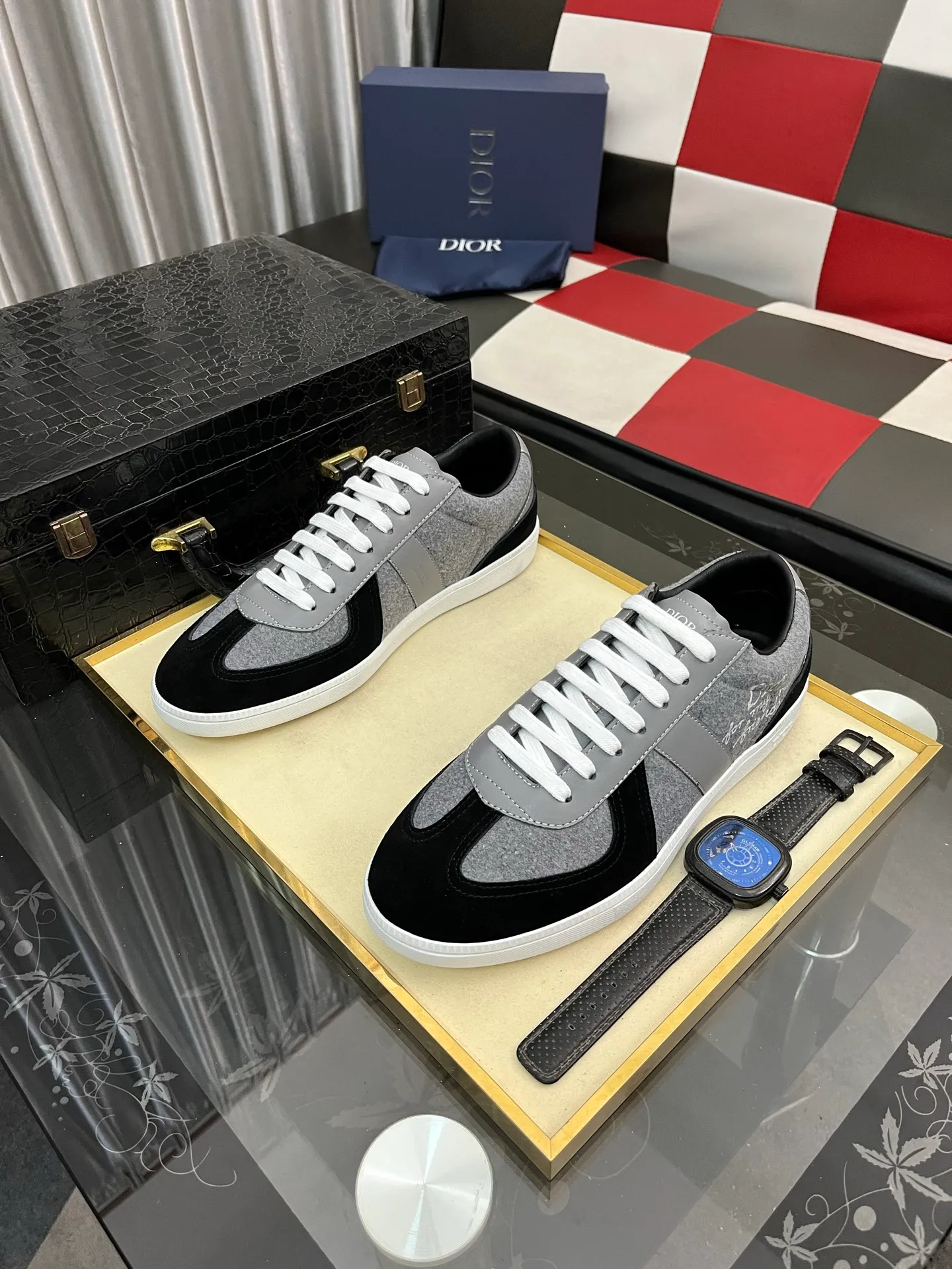 Men's shoes 💰400⌚️⌚️ 【Dior*DIAO】original quality.~ Unique modern style sneakers. 🏃A must-have casual shoe for trendy men😍😍 Original brand imported from Italy, imported original leather, sheep lining (refuses to discolor and grind feet) Sole: Original sole provided by the original factory, French lazy style design ⚠️Fit to the feet, original quality, super comfortable original sole. Code number: 38-443️⃣Colors available